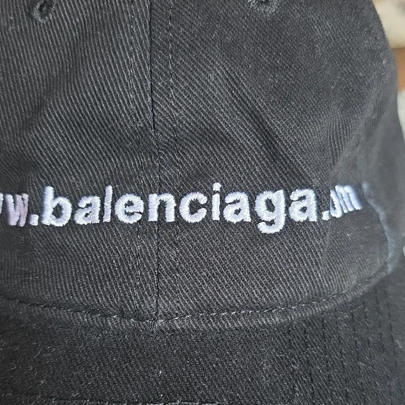 Balenciaga Black Logo Cap - Picture 2 of 9